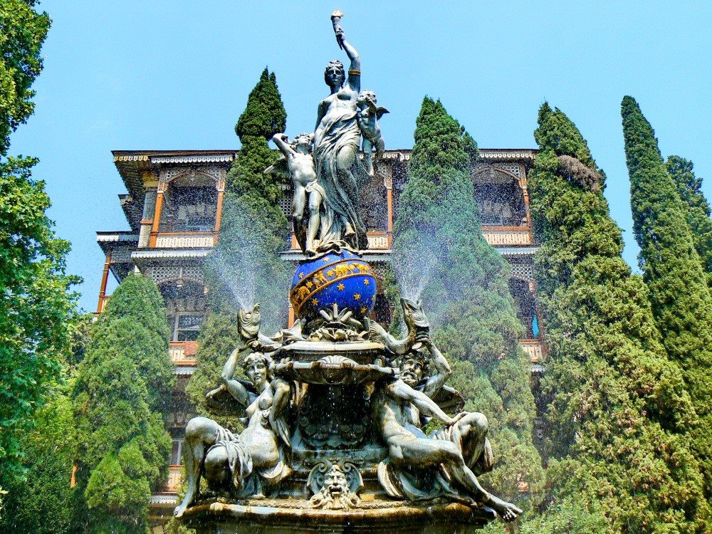 Фонтан «Богиня Ночи» в парке санатория «Гурзуфский» — фото 1